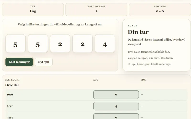 Yatzy med fem terninger og et tydeligt scorekort